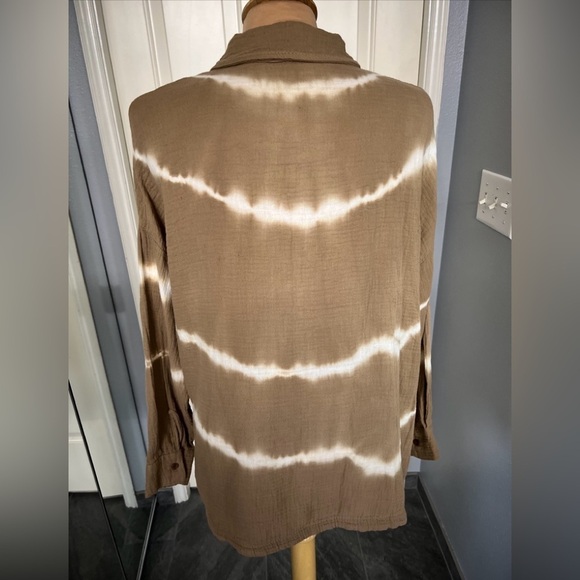 The Porter Collective Guaze Button Up Shirt - Picture 3 of 6